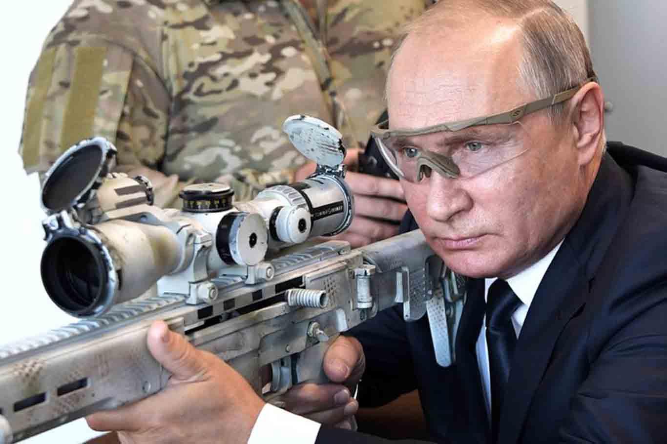 Putin: Yerli silahları Suriye'de test ederek deneyim kazandık